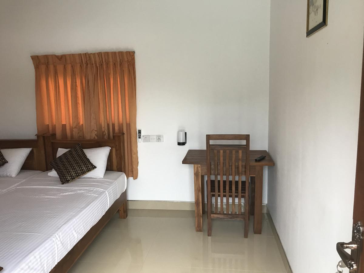 Deshani Holiday Inn Dambulla Ngoại thất bức ảnh
