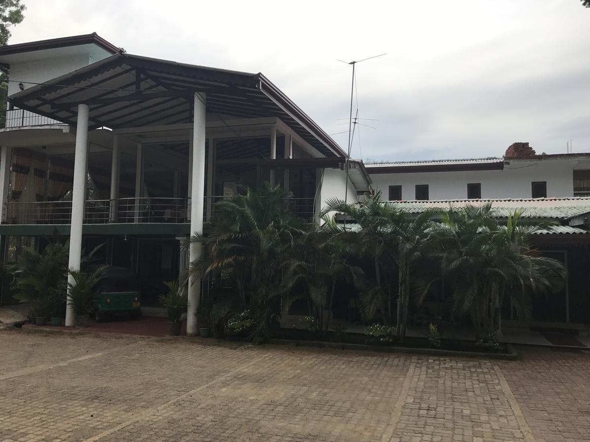 Deshani Holiday Inn Dambulla Ngoại thất bức ảnh