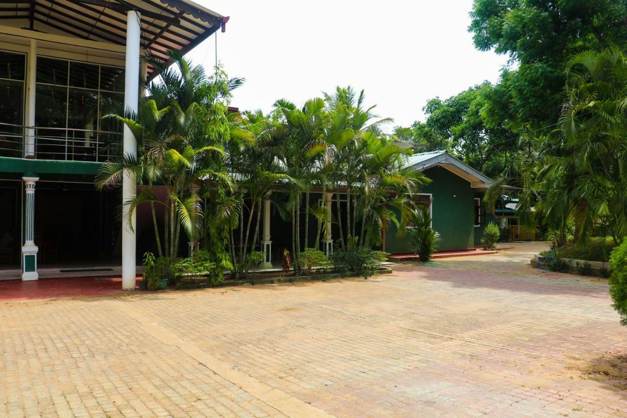 Deshani Holiday Inn Dambulla Ngoại thất bức ảnh